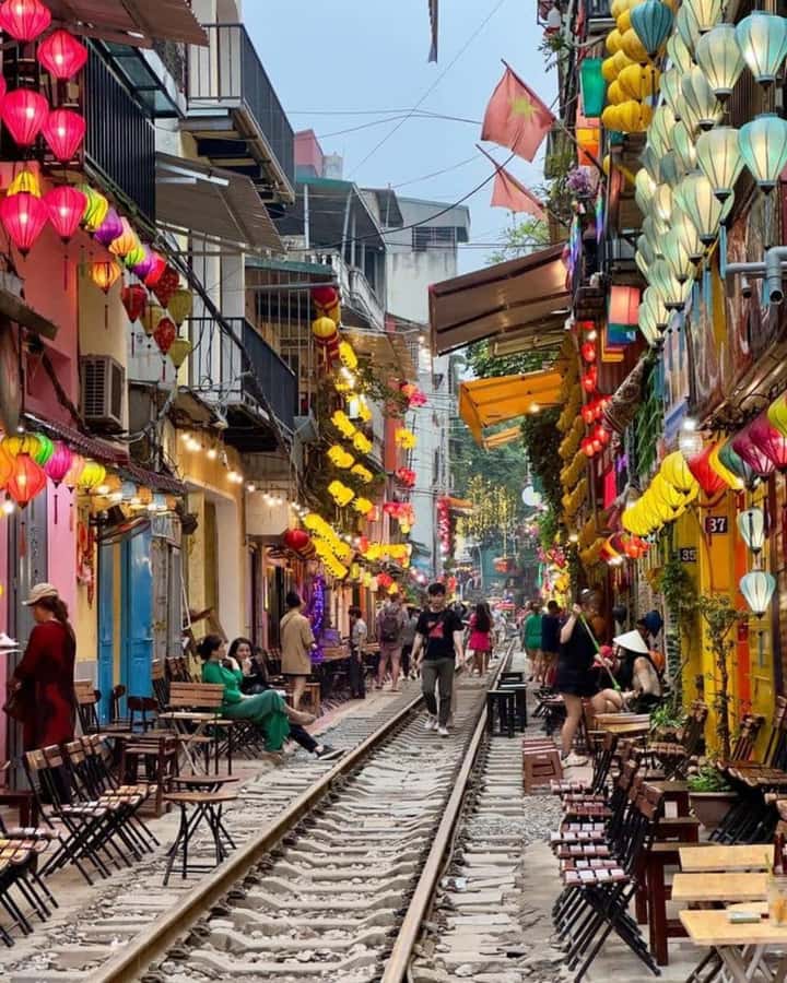 Hanoi: City Highlights Tour with Train Street & Hidden Gems - The Train Street Moment