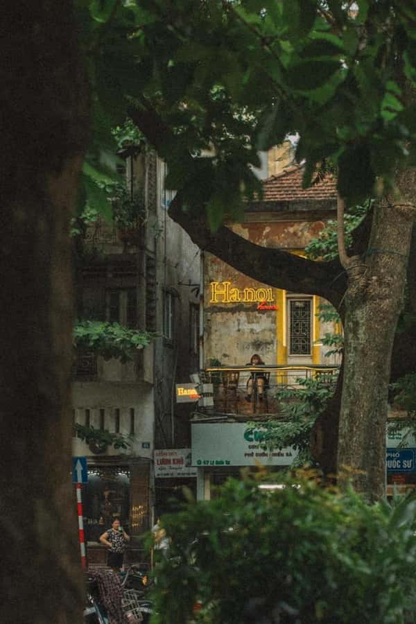 Hanoi: City Highlights Tour with Train Street & Hidden Gems - Guides, Vans, and Group Size