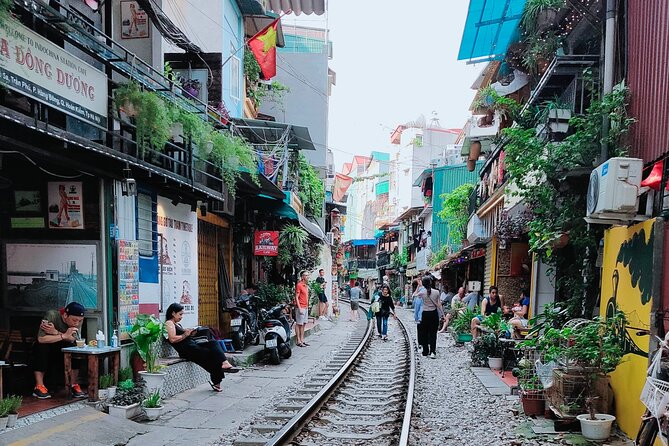 Hanoi city tour and drinking beside railway- group tour - Train Street: the part you should verify first