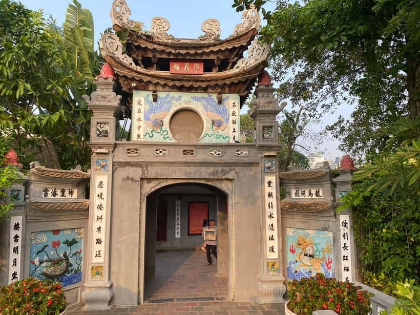 Hanoi City Tour: Private Half-Day & Train Street Visit - Tran Quoc Pagoda beside West Lake