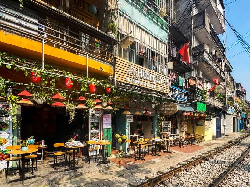 Hanoi: Guided Food Tour with Train Street Visit - Dry mixed pho offers a different take on Vietnam’s best-known noodle dish