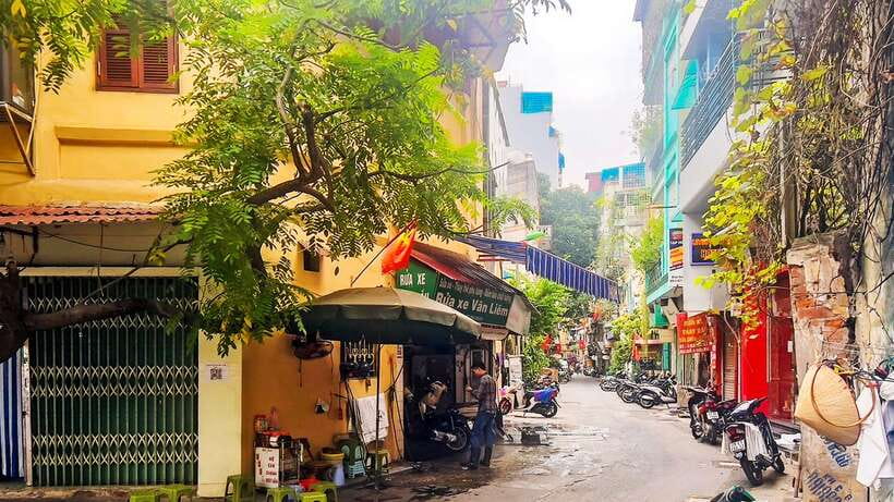 Hanoi: Guided Food Tour with Train Street Visit - Egg coffee is the bridge to Train Street