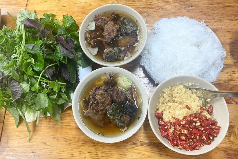Hanoi: Guided Street Food Tour with Train Street Experience - What the guides add to the evening