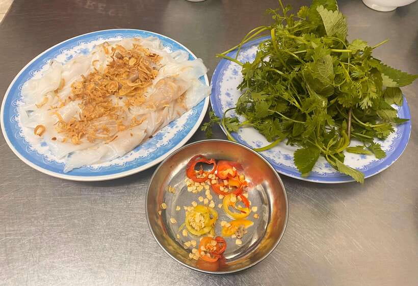 Hanoi: Guided Street Food Tour with Train Street Experience - Dietary needs and who should skip it