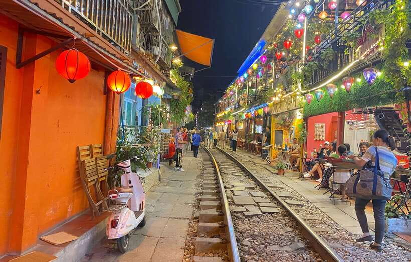 Hanoi: Guided Street Food Tour with Train Street Experience - Four to six dishes that introduce Hanoi