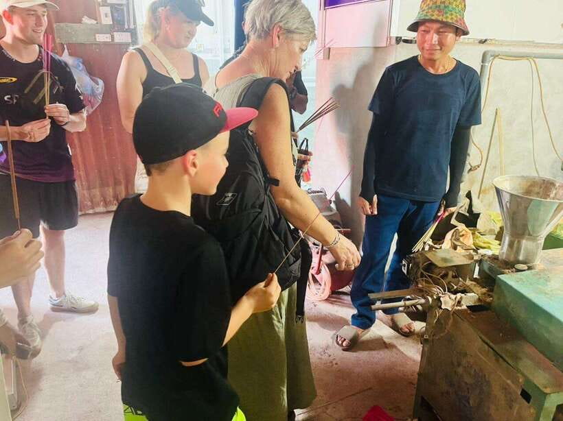 Hanoi: Incense, Hat, Lacquer Making & Train Street Full-Day - Practical advice for a better visit
