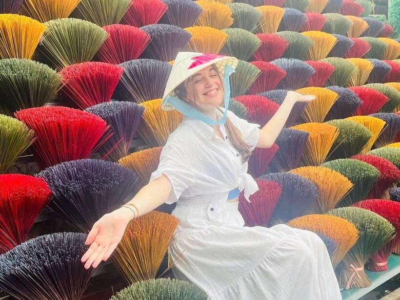 Hanoi: Incense, Hat, Lacquer Making & Train Street Full-Day - Ha Thai lacquer village on the full-day tour