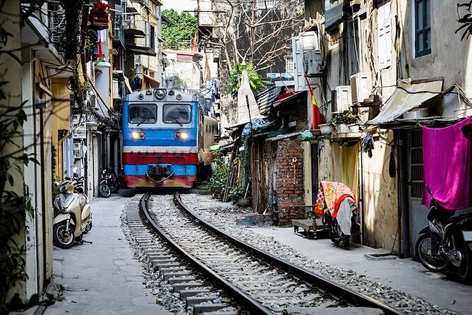 Hanoi Michelin Star Street Food Walking Tour & Train-Street - Eel noodles at Mien Luon Dong Thinh