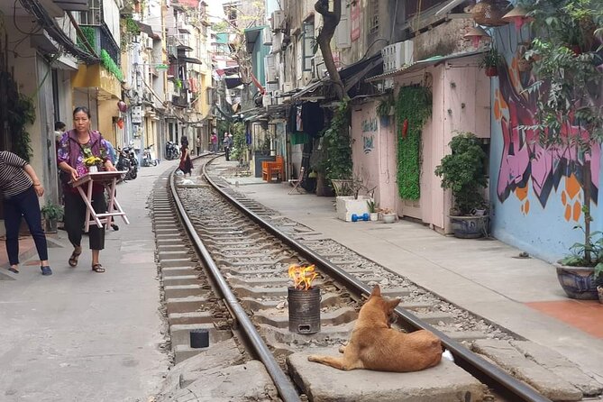 Hanoi Michelin Star Street Food Walking Tour & Train-Street - Che Loc Tai and the sweet finish