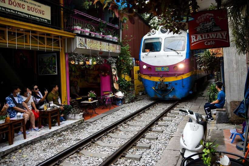 HANOI: MOTORBIKING TO TRAIN STREET & STREET FOOD TASTING - Why a motorbike is a smart way to see Hanoi