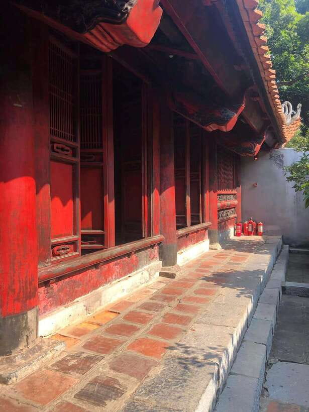 HANOI: MOTORBIKING TO TRAIN STREET & STREET FOOD TASTING - Tran Quoc Pagoda and route changes