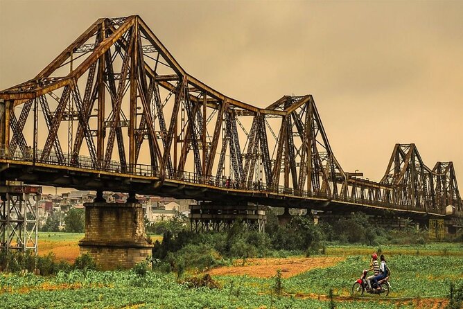 Hanoi Private Day Tour: Hidden Gems, Hoa Lo Prison, Train Street - What the private format changes
