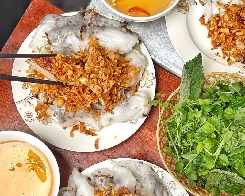 Hanoi: Private Food Tour and Train Street Experience - What the food experience may feel like