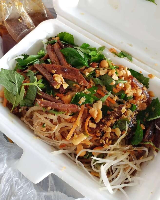 Hanoi: Private Food Tour and Train Street Experience - Ending with egg coffee or beer at Train Street