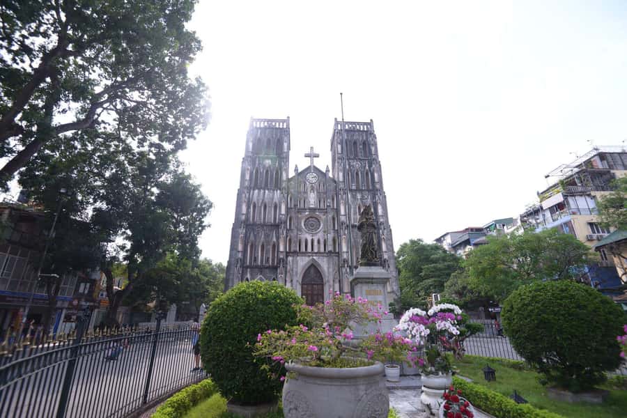 Hanoi: Private Old Quarter Walking Tour with Train Street - Train Street with coffee or tea