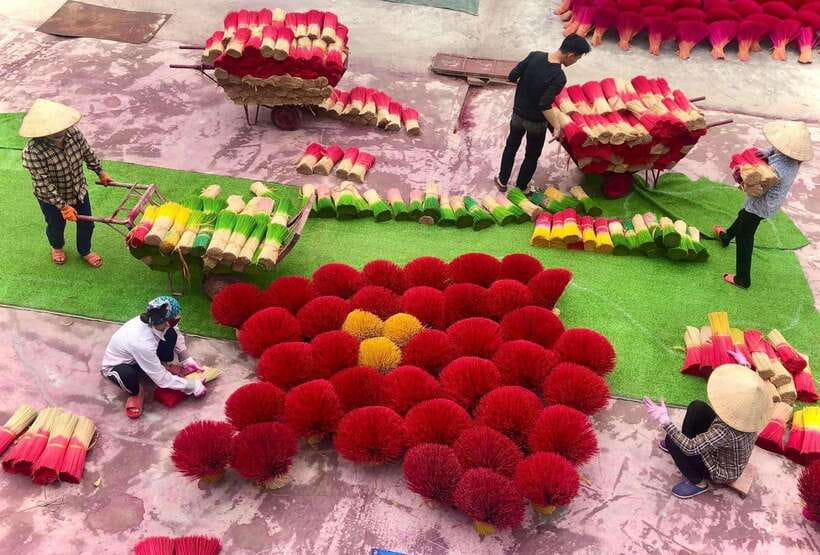 Hanoi's artisan trail:Incense Village,Hat,Lacquer & Train St - What the guide adds