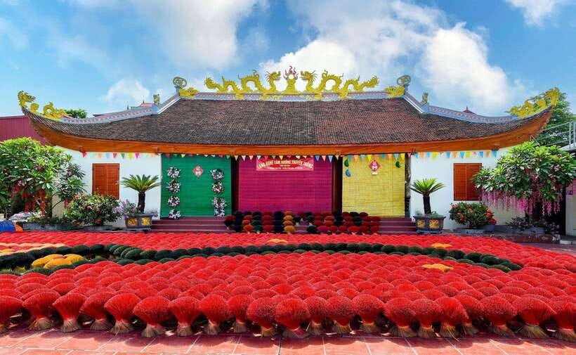 Hanoi's artisan trail:Incense Village,Hat,Lacquer & Train St - Who will enjoy this tour most?