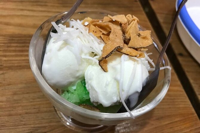 Hanoi Street Food Adventure: Train Street & Local Delights - The move to Train Street