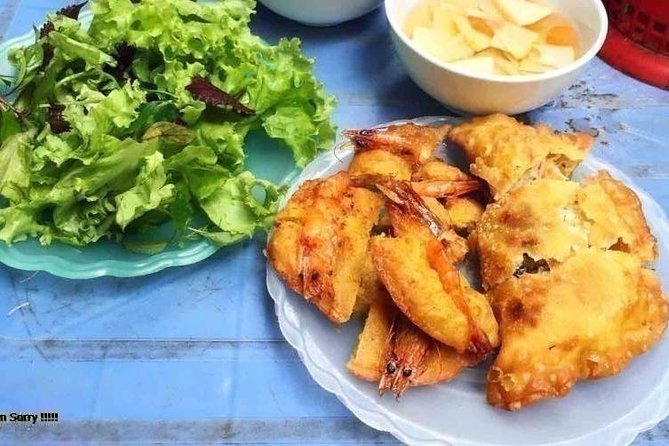 Hanoi Street Food Tour with Train Street - What the guide adds to the experience