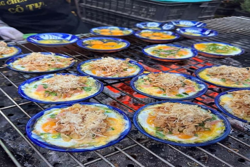 Hanoi: Street Food Tour with Train Street & Hidden Alleyways - Dessert gives the meal a second rhythm