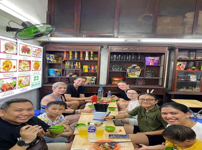 Hanoi: Street Food Tour with Train Street & Hidden Alleyways - Food concerns, vegetarian choices, and comfort