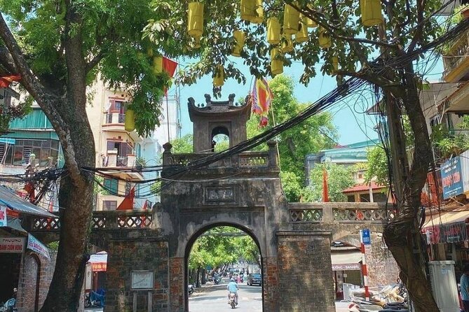 Hanoi Train Street Food Walking Tour - Train Street: the famous finish with a real safety concern
