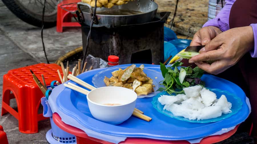 Hanoi Vegan Street Food & Train Street Tour - Why a vegan food tour makes sense in Hanoi