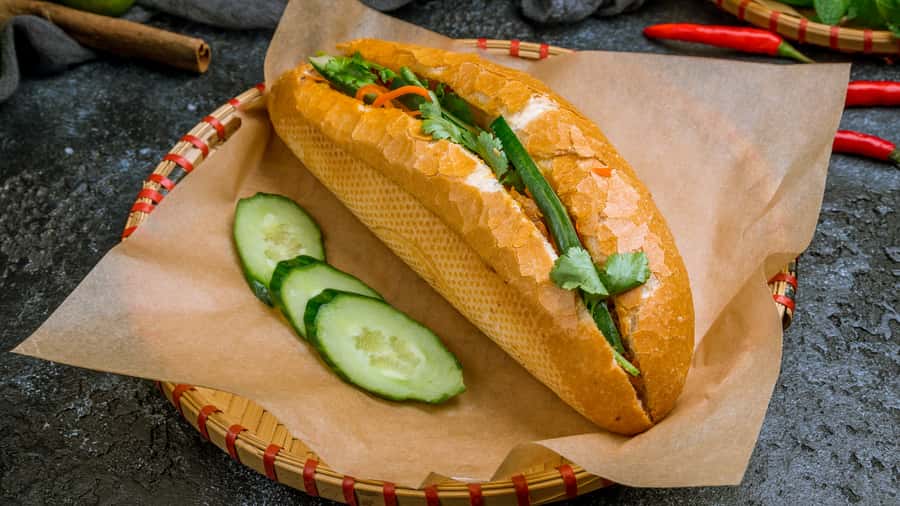 Hanoi Vegan Street Food & Train Street Tour - Meeting at Banh Cuon Gia Truyen Thanh Van