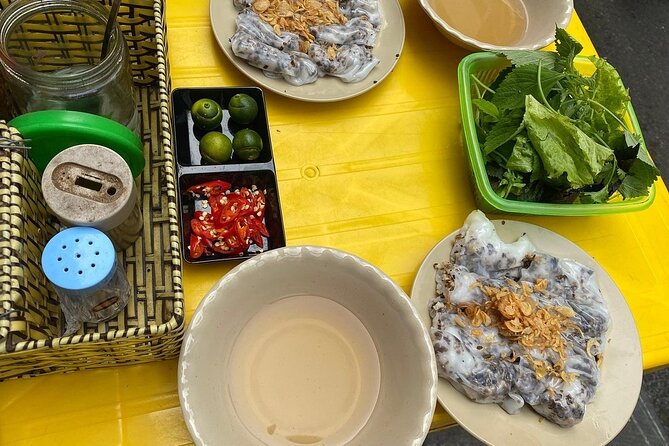 Hanoi Walking Street Food Tour with Train Street - Why this food walk works in Hanoi