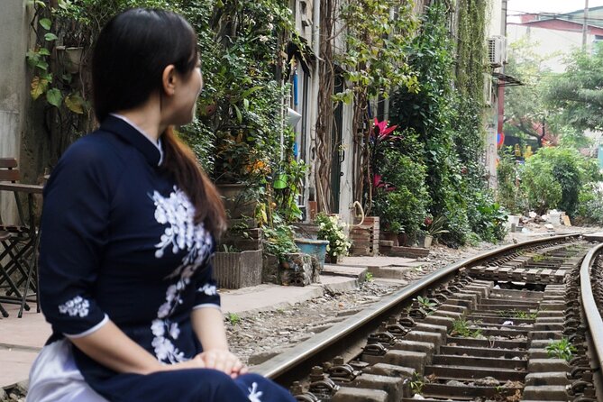 Hanoi Walking Street Food Tour with Train-Street Visit - What the $18 Hanoi food tour really delivers