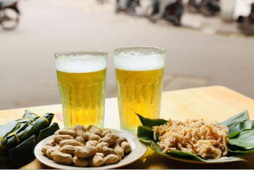 Hanoi: Walking Street Food & Train Street Culture Tour - Starting with greetings in Hanoi’s Old Quarter