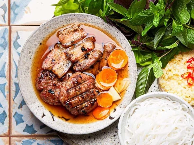 Hanoi: Walking Street Food & Train Street Culture Tour - Following the Old Quarter’s narrow food lanes