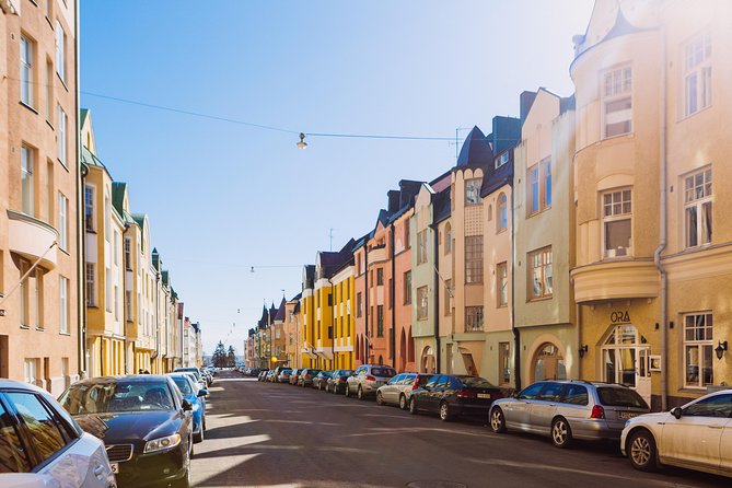 Helsinki tram tour with a city planner - Huvilakatu shows Helsinki’s colorful residential side