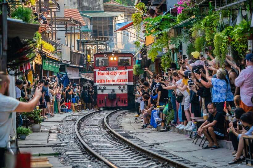 Highlight Hanoi city tour with train street. - Ho Chi Minh’s complex and the One Pillar Pagoda