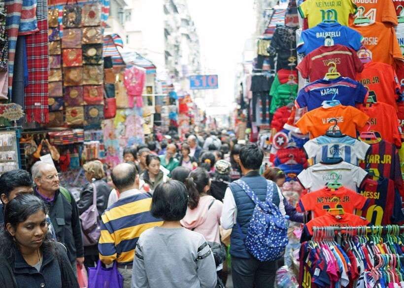Hong Kong: City Landmarks Tour + Peak Tram Ticket + Lunch - Starting in Central among old civic buildings