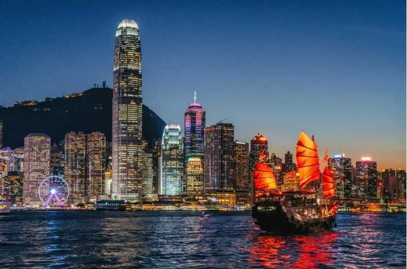 Hong Kong: Victoria Peak Tram & Cruise Buffet Tour - Finishing at the Avenue of Stars