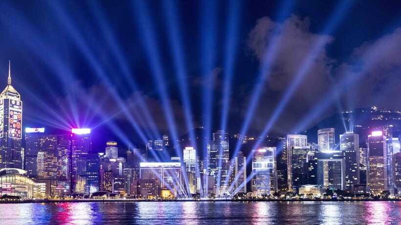 Hong Kong: Victoria Peak Tram & Cruise Buffet Tour - Who will enjoy this evening most