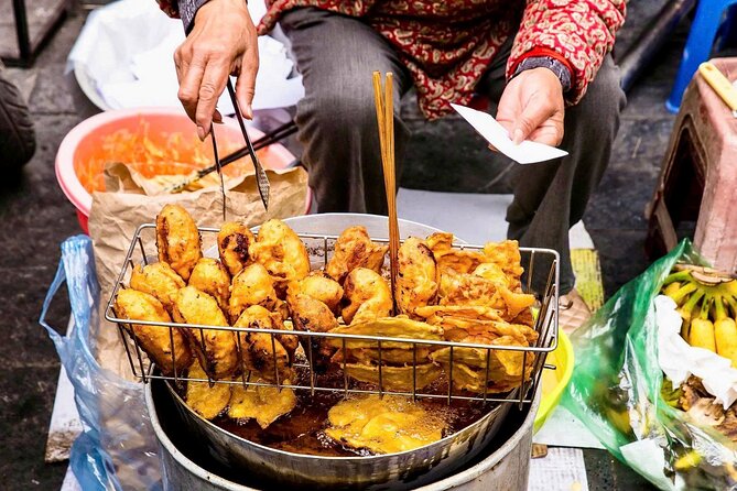 (HOT) Hanoi Guided Street Food and Train Street Tour with Local - Why Train Street makes this food walk different