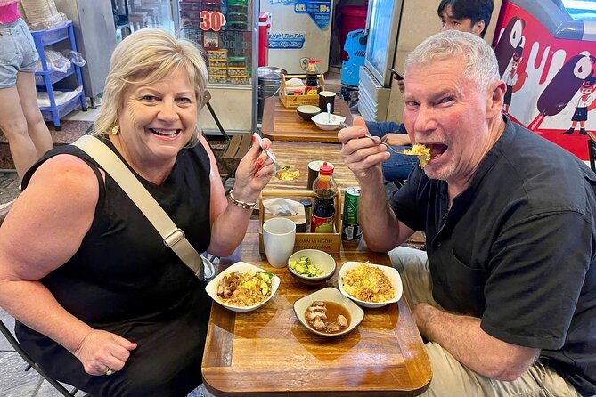 (HOT) Hanoi Guided Street Food and Train Street Tour with Local - A small group makes Hanoi food easier