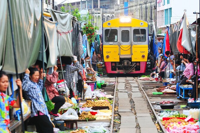 Iconic Markets: Damnoen & Train Market Explore - A long morning from Bangkok to the markets