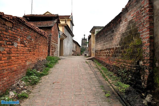 Instagram Tour Duong Lam Ancient Village with Train Street Visit - Why Duong Lam deserves five hours