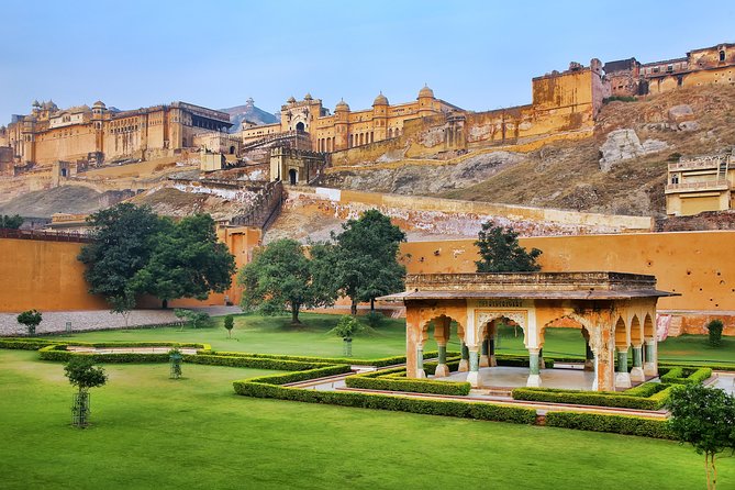 Jaipur Day Trip from Delhi by Car or Train – All Inclusive - A 45-minute lunch break in Jaipur