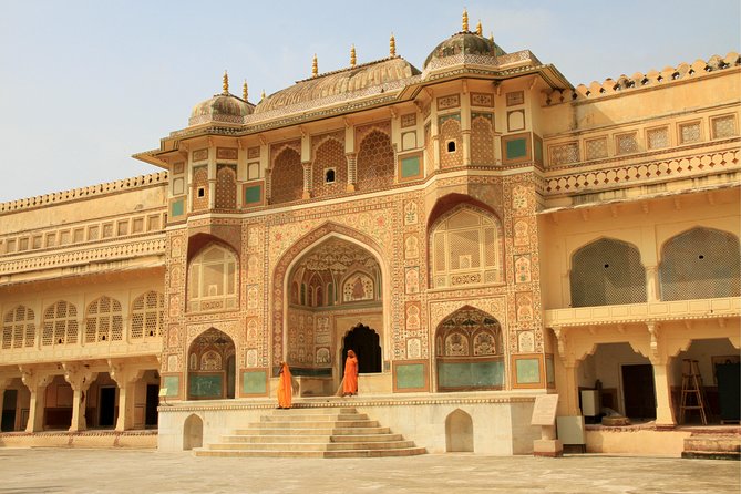 Jaipur Day Trip from Delhi by Car or Train – All Inclusive - Meeting your guide in Jaipur