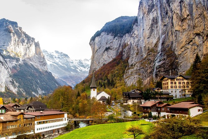 Jungfraujoch Day Trip from Zurich: Swiss Alps & Bernese Oberland - The descent through Wengen and Lauterbrunnen