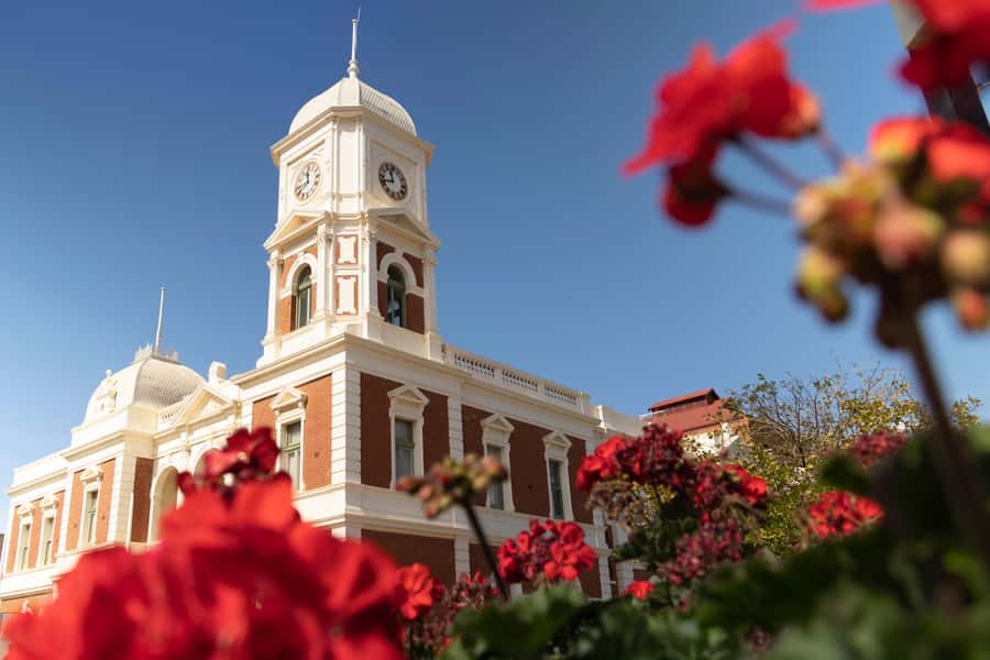 Kalgoorlie-Boulder: Heritage Tram City Highlights Tour - Hannan Street and the city’s early wealth