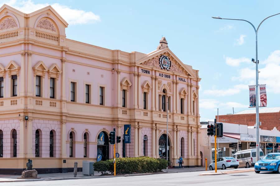 Kalgoorlie-Boulder: Heritage Tram City Highlights Tour - Timing, heat, and practical details