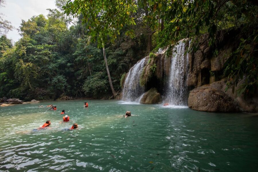 Kanchanaburi: Erawan Waterfall & Train Full-Day Tour - Srinakarin Lake gives the morning room to breathe