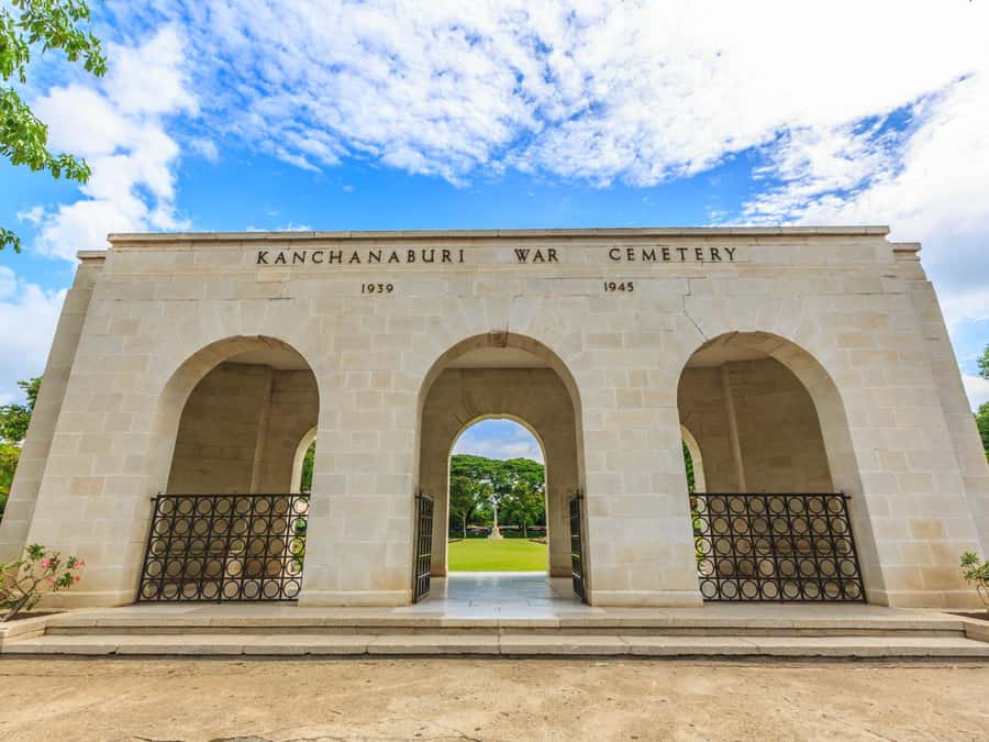 Kanchanaburi: River Kwai and Death Railway Day Tour - A short café pause before the temple