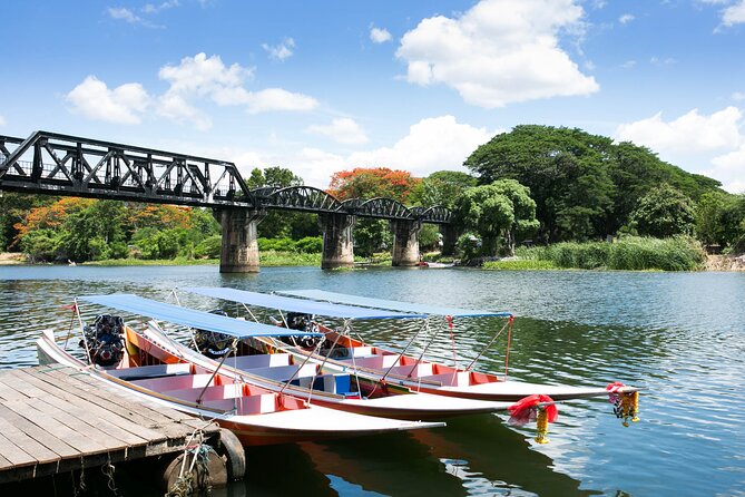 Kanchanaburi River Kwai & Death Railway Small Group tour - A quiet hour at Kanchanaburi War Cemetery