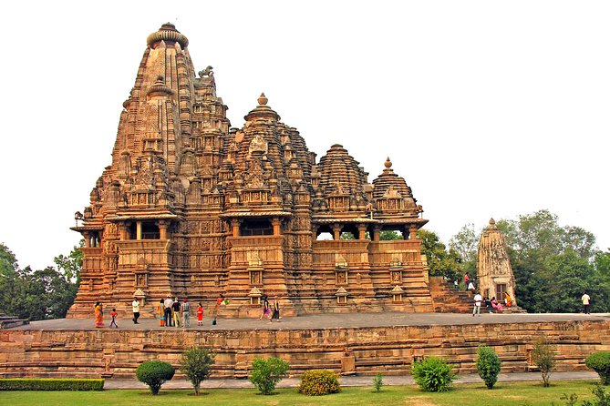 Khajuraho Tour from Delhi with a overnight train - Meeting the train at New Delhi Railway Station